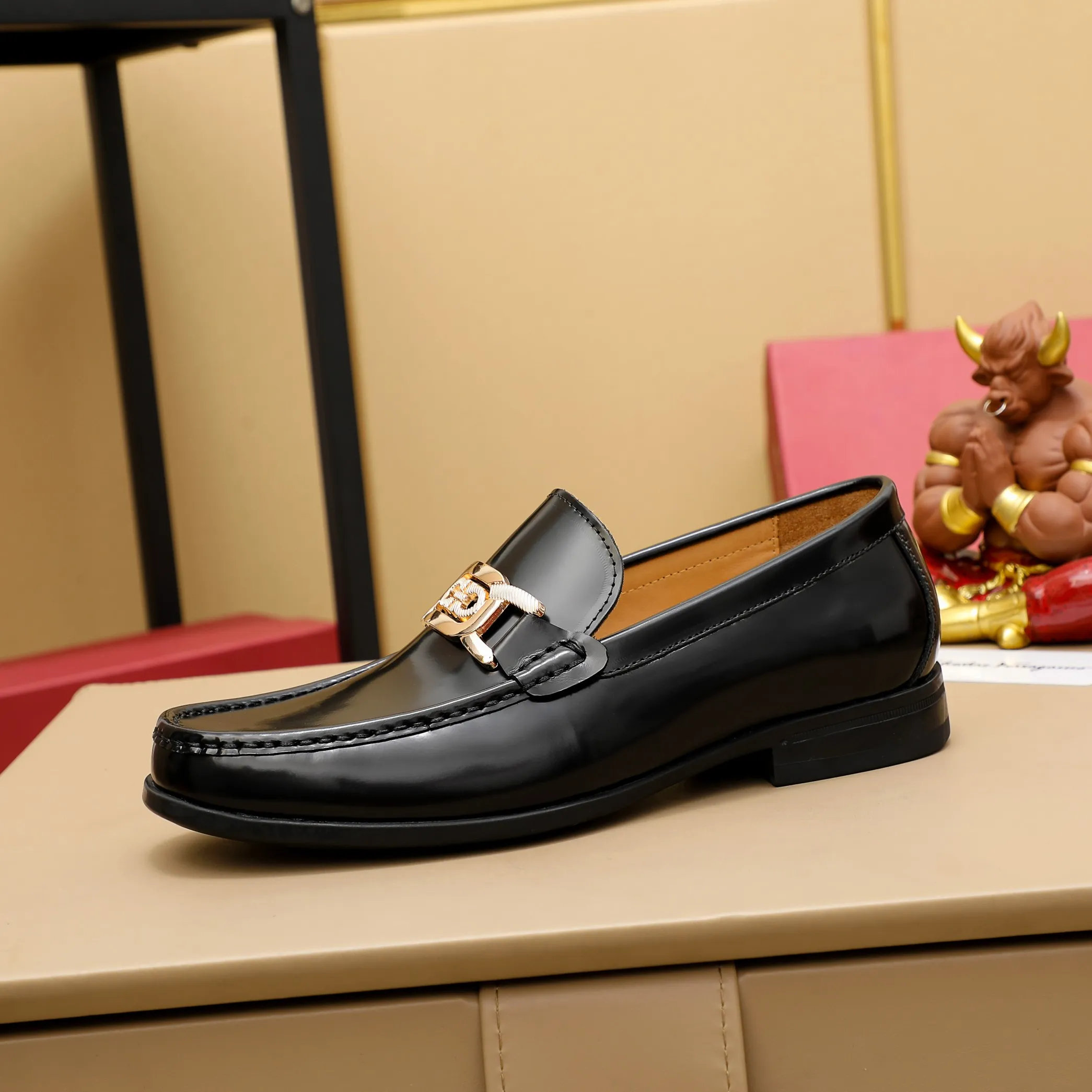 Men's clothing and shoes 💰460 🔥Ferragamo's new men's casual slip-on shoes🇨🇳Official website original 1:1 mold opening, original quality💯Fine workmanship, high-end luxury☘The upper is made of imported Italian first-layer cowhide🌴Luxury🐂leather lining🍓Rubber wear-resistant and non-slip outsole, breathable and comfortable to wear🍍The first choice for high-end men, black, size 38-45